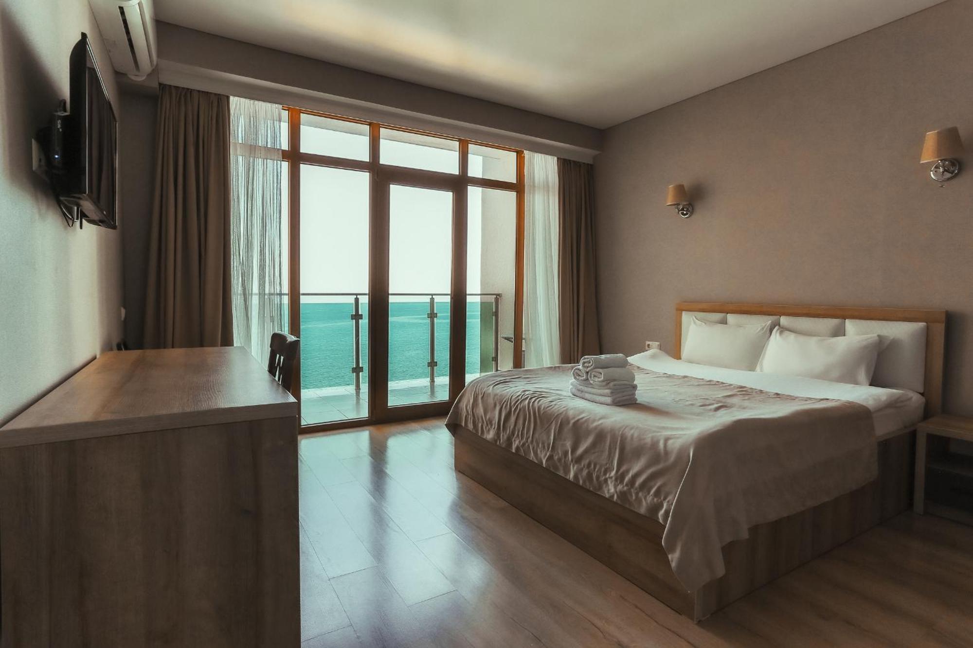 G-Point New Beach Батуми Экстерьер фото